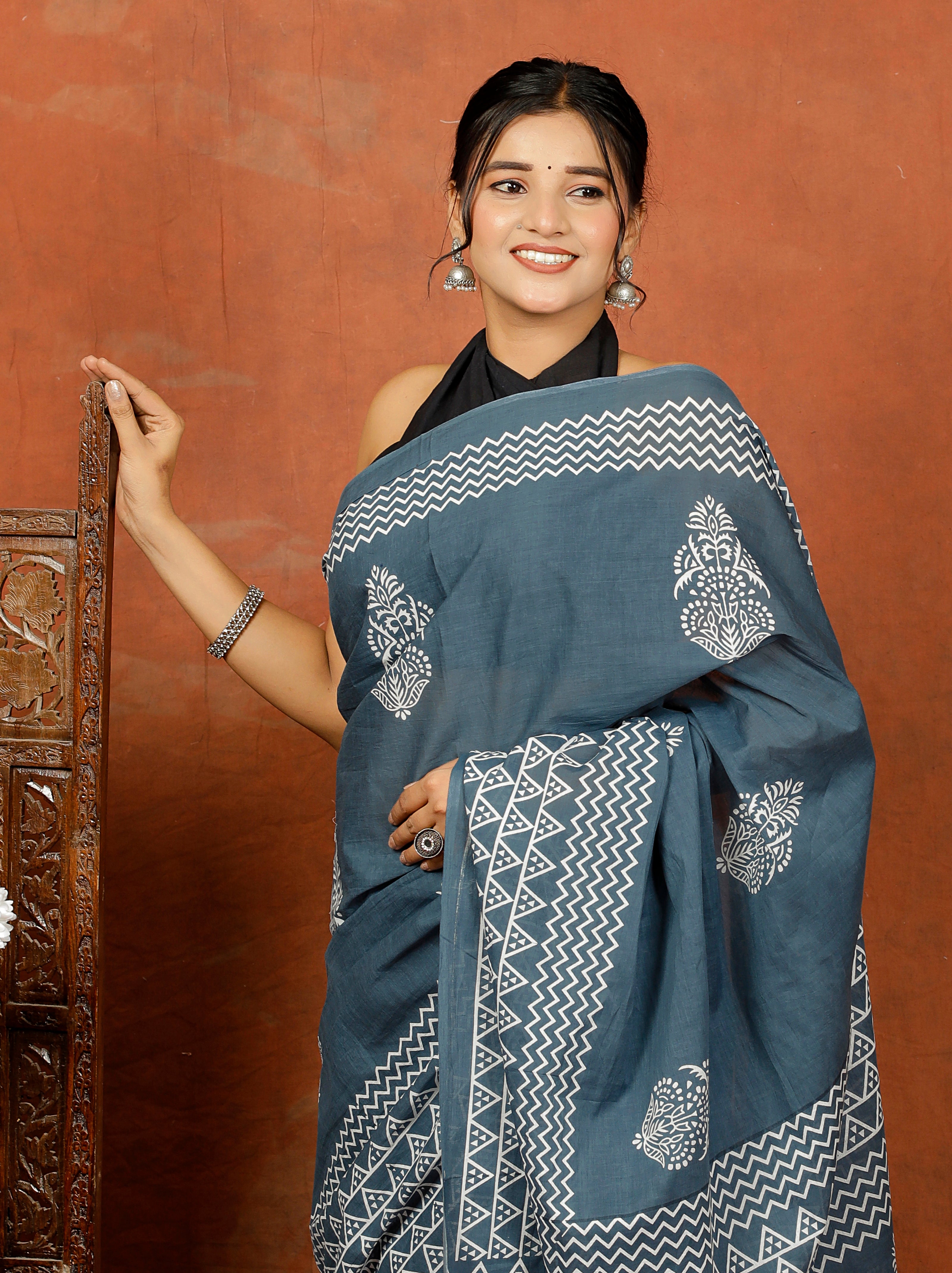 Traditional Printed Blue Saree with White Patterns With Blouse Piece view 2